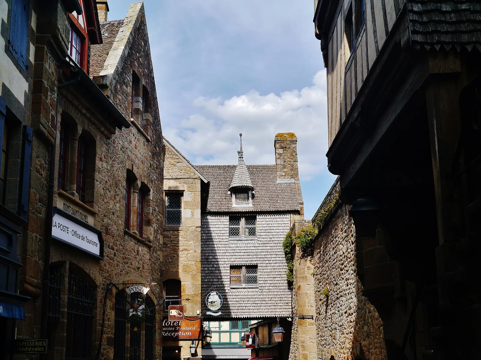 La Grande Rue che sale verso l'abbazia del Mont-Saint-Michel